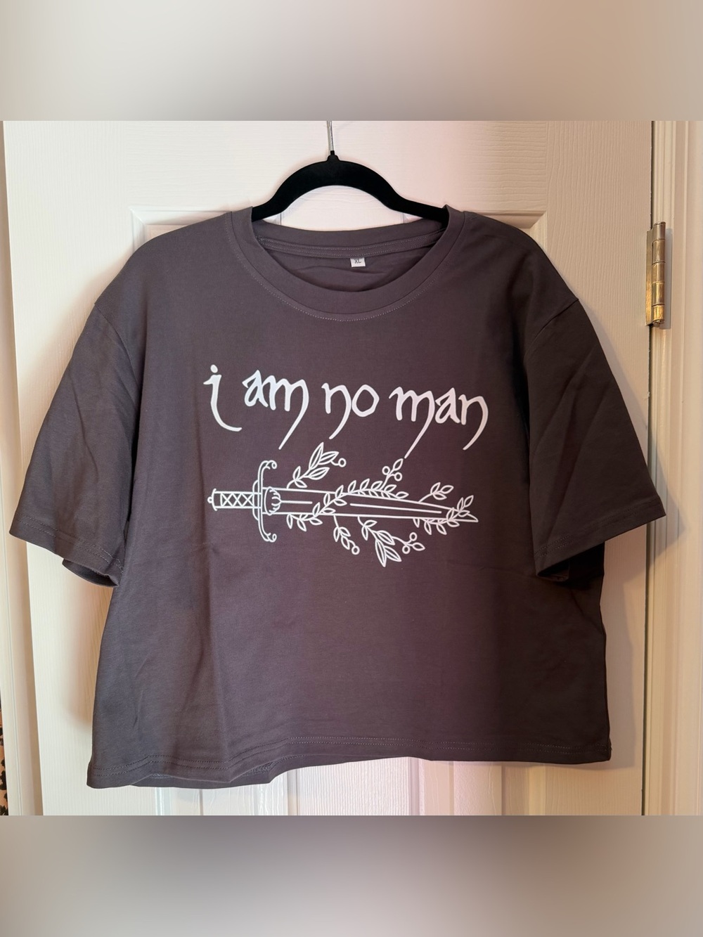 “I am no man” Graphic Crop T Shirt